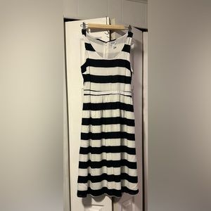 NWT Women’s Old Navy dress Black and White Stripes